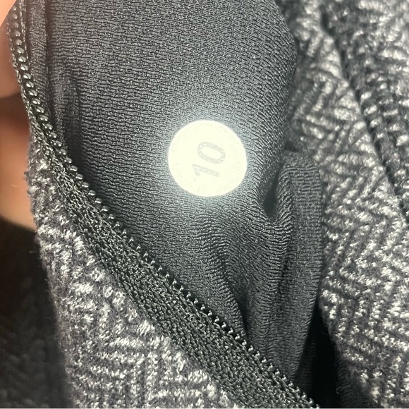 Lululemon Base Runner‎ 1/2 Zip Heathered Herringbone Pullover SZ 10 - Picture 11 of 11
